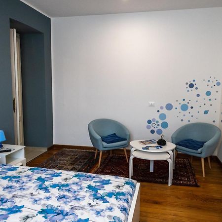 Elegante Appartamento Nel Cuore Di 奥梅尼亚 外观 照片